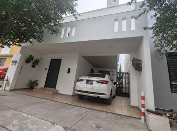 Casa · 120m² · 3 Recámaras · 1 Estacionamiento · Casa en Venta en Apodaca | Equipada + Departamento Independiente + Paneles Solares