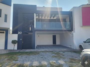 Casa de 4 habitaciones, Puebla · Casa con 4 Recámaras y 221 m² Superficie de Terreno en Venta, Muy Cerca de Cu