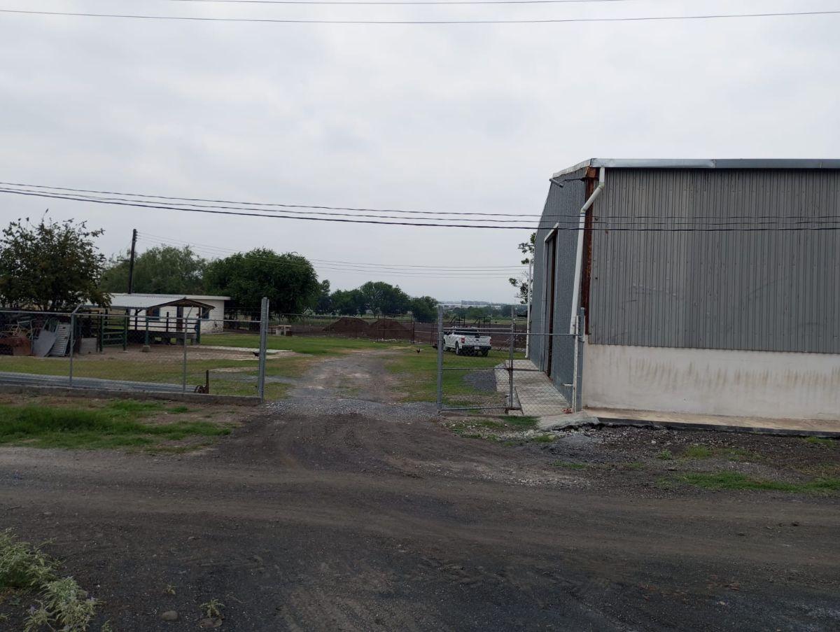 Terreno con Bodega en Renta