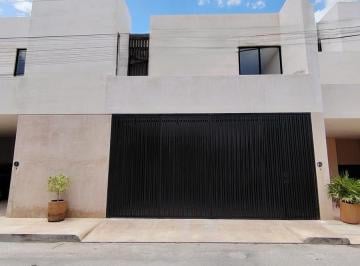Casa · 168m² · 2 Recámaras · 2 Estacionamientos · Casa en Venta en Temozon Norte Merida