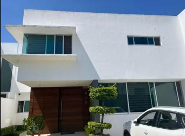 Casa de 3 habitaciones, Zapopan · Hermosa Casa en Los Olivos Residencial
