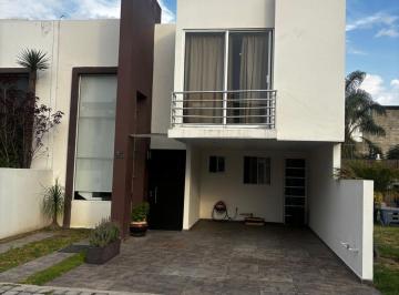 Casa de 3 habitaciones, San Pedro Cholula · Casa con 144 m² Superficie de Terreno y 3 Recámaras en Venta en Santiago Momoxpan