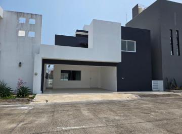 Casa · 280m² · 4 Recámaras · 3 Estacionamientos · Casa en Fraccionamiento Las Palmas