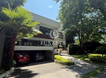 Casa · 932m² · 4 Recámaras · 6 Estacionamientos · Casa en Cumbres de Santa Fe en Venta