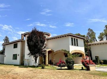 Casa de 4 habitaciones, San Pedro Cholula · Casa de 385 m² con 4 Recámaras en Venta en San Cristóbal Tepontla