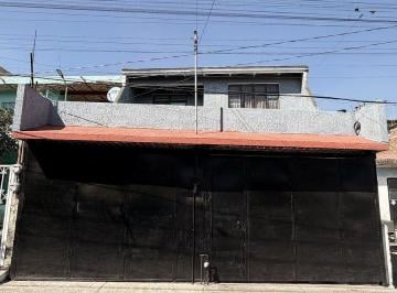 Casa de 6 habitaciones, Guadalajara · Casa en Venta en 8 de Julio