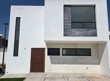 9eacd181ff74800c1f04a9dd8247effe60a4ef808498a56e479c279f903439d8 · Casa a Estrenar Al Mejor Precio | Vista a La Montaña · Vestidor | Juriquilla