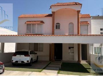 Casa · 3 Recámaras · 2 Estacionamientos · Casa en Venta Cumbres del Cimatario