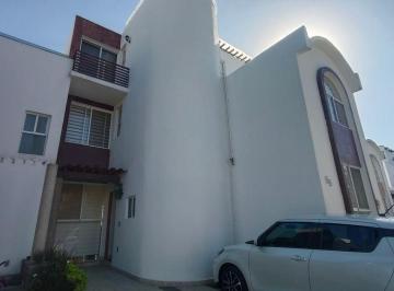 Casa en condominio · 137m² · 5 Recámaras · 2 Estacionamientos · Casa en Venta en Cerca de Av Aviacion, Coto Milan, San Juan de Ocotan, Zapopan