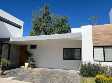 Casa en condominio de 3 habitaciones, Zapopan · Casa de Una Planta en Renta en Solares