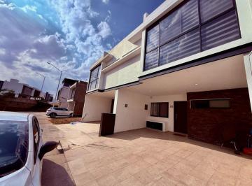 Casa en condominio · 121m² · 3 Recámaras · 2 Estacionamientos · Casa en Venta Cerca Cutlaquepaque, en Paraje Areto, San Pedro Tlaquepaque