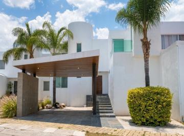 Casa · 3 Recámaras · 2 Estacionamientos · Casa en Renta Lomas de Gran Jardín, León