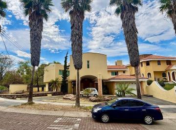 Casa de 5 habitaciones, Zapopan · Casa en Venta Bugambilias, con Alberca, Zapopan