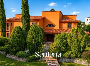 Casa de 4 habitaciones, Querétaro · Casa con 2600 m² de Superficie de Terreno y 4 Recámaras en Venta en Fraccionamiento Villas del Mesón