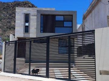 Casa de 4 habitaciones, San Juan del Río · Casa con 4 Recámaras en Venta, 234 m² Superficie de Terreno, Granjas Banthi