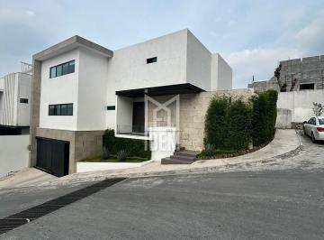 Casa · 380m² · 3 Recámaras · 2 Estacionamientos · 0308 - Casa en Cumbres 8vo. Sector, Cima de La Montaña Monterrey Nl.