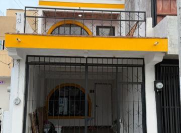 Casa · 4 Recámaras · 1 Estacionamiento · Casa en Renta