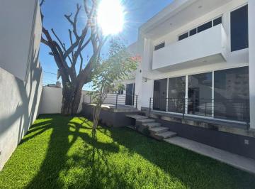 Casa de 3 habitaciones, Cuernavaca · Casa con 241 m² de Superficie de Terreno, 3 Recámaras en Venta en Chapultepec