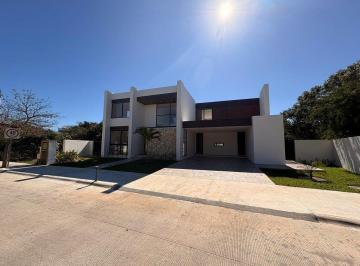 Casa · 480m² · 4 Recámaras · 2 Estacionamientos · Casa en Venta en Nortemerida, Lista Para Entrega Inmediata - (4)