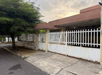 Casa · 246m² · 2 Estacionamientos · Casa en Renta en Aquiles Serdan 551 Colonia La Armonía, C. P. 28020 Colima.