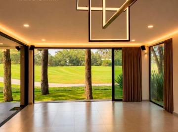 Casa · 550m² · 5 Recámaras · 4 Estacionamientos · Casa en Venta El Cielo Country Club