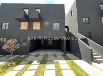 Departamento de 3 habitaciones, Querétaro · Renta | Casa en El Refugio, Querétaro | Planta Baja | Patio | Alberca | Plazas Comerciales Cerca.