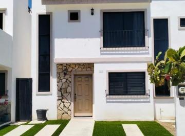 Casa · 300m² · 3 Recámaras · 2 Estacionamientos · Casa en Azul Marino