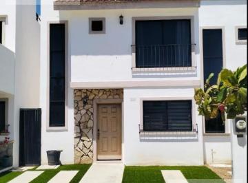Casa · 300m² · 3 Recámaras · 2 Estacionamientos · Casa en Azul Marino
