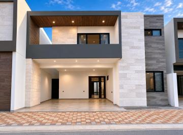 Casa · 270m² · 4 Recámaras · 2 Estacionamientos · Casa en Renta Privanzas del Campestre