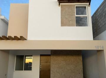 Casa · 123m² · 3 Recámaras · 2 Estacionamientos · Casa en Almarena Residencial