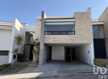 Casa · 261m² · 4 Recámaras · 2 Estacionamientos · Casa en Renta en Gran Reserva Lomas de Angelopolis