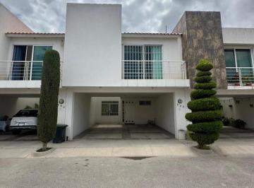 Casa · 3 Recámaras · 2 Estacionamientos · Casa en Renta en Fracc. Fraylea Residencial en Villa de Pozos