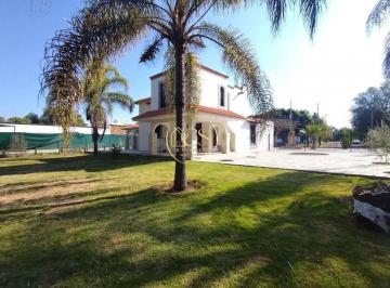 Casa · 230m² · 4 Recámaras · 2 Estacionamientos · Casa en Renta Quinta Santa Maria Celaya