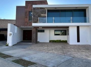 Casa · 275m² · 3 Recámaras · 3 Estacionamientos · Casa en Venta en Punta del Este León Gto