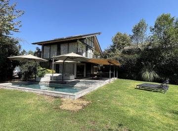98ee15ae2e162f33d79e431bb3d042297e2bb4cad300ca7aac782662f056bb7d · Casa en Venta en Privada en San Mateo Acatitlán