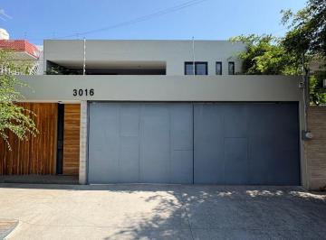 Casa de 7 habitaciones, Guadalajara · Oficinas en Venta en Prados de Providencia, Guadalajara