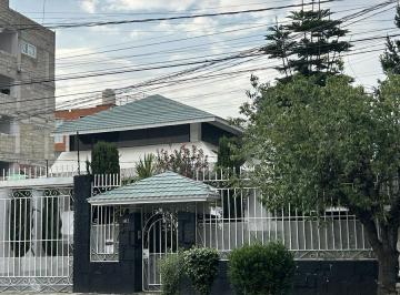 Casa · 560m² · 4 Recámaras · 6 Estacionamientos · Casa en Benito Juárez