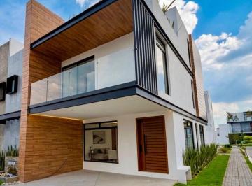 Casa · 338m² · 4 Recámaras · 3 Estacionamientos · Casa en Venta en Lomas de Angelopolis III, en Esquina, 4 Recamaras, Puebla