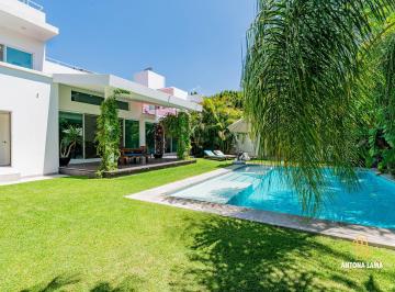 Casa · 691m² · 4 Recámaras · 6 Estacionamientos · Casa en Venta en Zona La Moraleda, Atlixco, Puebla