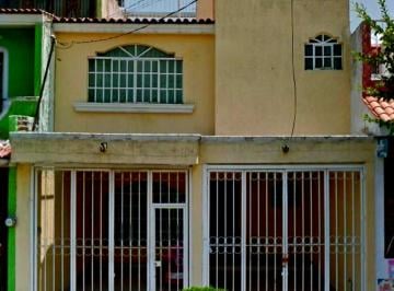 Casa de 3 habitaciones, Guadalajara · Casa en Venta en Circunvalacion Oblatos, Guadalajara
