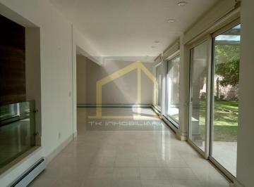 Casa de 3 habitaciones, Saltillo · Residencia con Jardín Grande en Fraccionamiento Exclusivo Al Norte de Saltillo