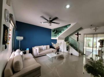 1 · Casa en Venta en Privada Residencial Sobre Av Yucatan Merida
