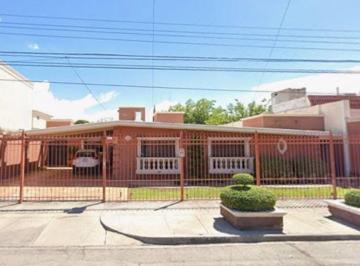 Casa de 4 habitaciones, Chihuahua · Venta de Casa a F Carbonel Parque de San Felipe Chihuahua
