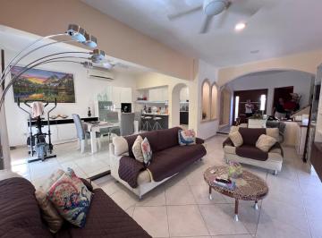 Casa · 305m² · 3 Recámaras · 2 Estacionamientos · Venta Casa en Sm 16, Punta Piedra, Cancun de 3 Recamaras.