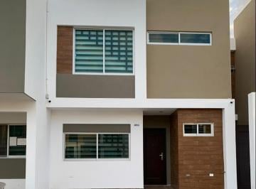 Casa · 3 Recámaras · 2 Estacionamientos · Casa en Coto Portovera