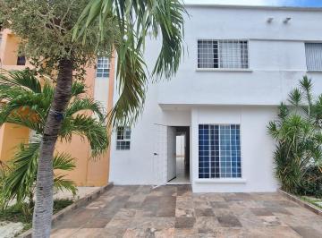 Casa · 95m² · 2 Recámaras · 2 Estacionamientos · Casa en Venta Sol del Mayab Sm 56 Cancun Qroo C4140