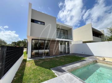 Casa · 351m² · 4 Recámaras · 3 Estacionamientos · Casa en Venta en Cancun Lagos del Sol