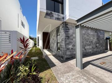 Casa · 388m² · 4 Recámaras · 2 Estacionamientos · Casa en Venta en Cancun Lagos del Sol