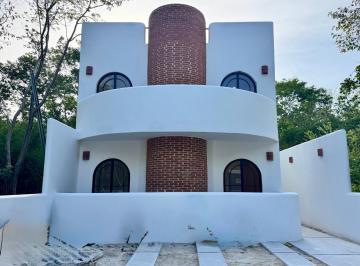 N/A · Casa en Condominio Regatta Residencial en Venta, con Alberca, Cerca del Mar en Puerto Morelos