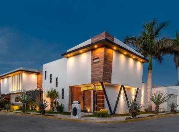 N/A · Casa en Venta en Esquina con Alberca y Paneles Solares – Residencial El Fresno, Torreón